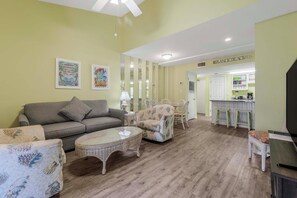Smart TV - ✨3BR Beachfront Condo | Indoor + Outdoor Pools | Sugar Beach 328✨ (Orange Beach)