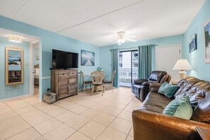 Smart TV - 🌴Sugar Beach 132 | Beachfront Condo w/ 2 Outdoor Pools🌴 (Orange Beach)