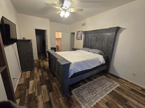 3 bedrooms, iron/ironing board, WiFi, bed sheets