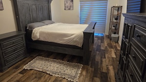 3 slaapkamers, een strijkplank/strijkijzer, wifi, beddengoed