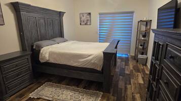 3 bedrooms, iron/ironing board, WiFi, bed sheets