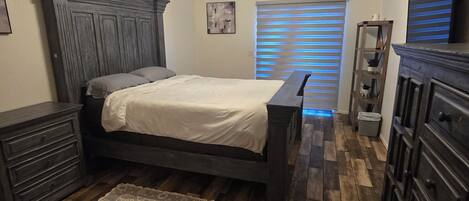 3 bedrooms, iron/ironing board, WiFi, bed sheets
