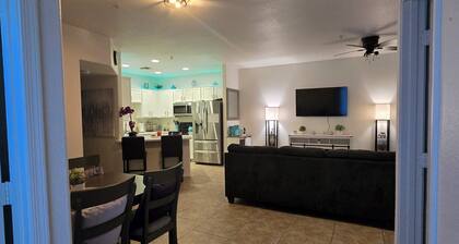 3-bedroom condo with 3rd bedroom converted to office in enchanting Peoria