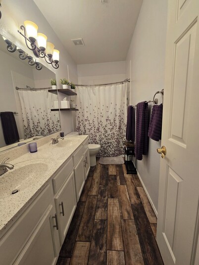3-bedroom condo with 3rd bedroom converted to office in enchanting Peoria