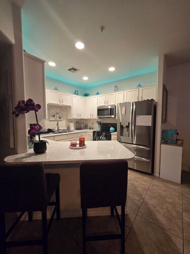 3-bedroom condo with 3rd bedroom converted to office in enchanting Peoria