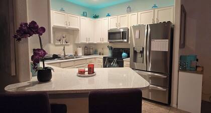 3-bedroom condo with 3rd bedroom converted to office in enchanting Peoria