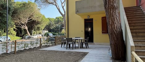 Apartment, 2 Bedrooms | Outdoor dining
