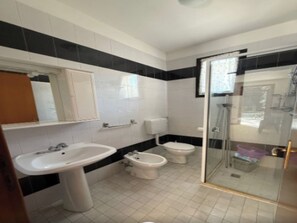 Bathroom - Nice Apartment Near the sea in Rosolina (Rosolina)