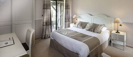 Odada kasa, masa, ütü/ütü masası, ücretsiz kablosuz İnternet