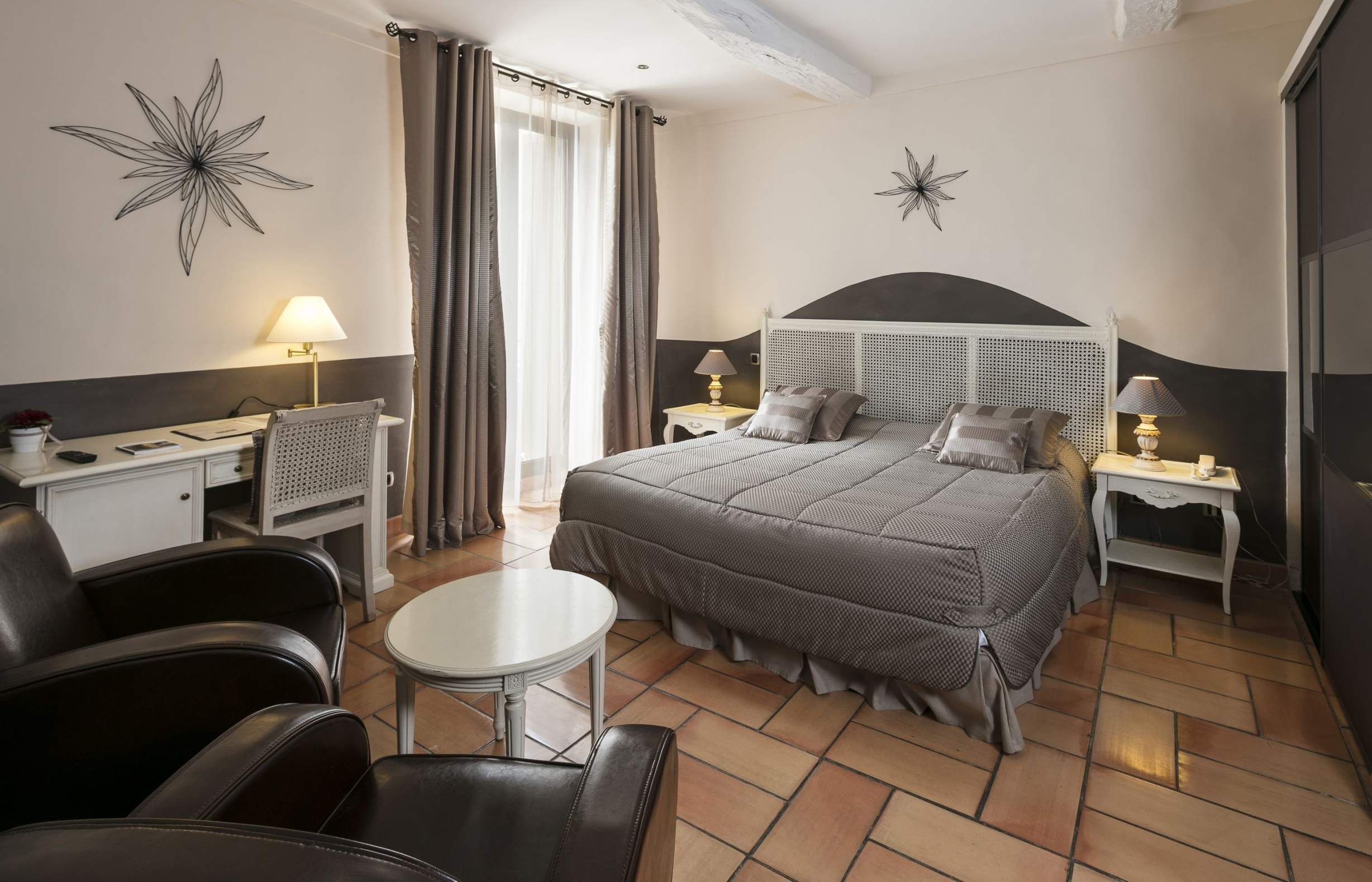 Habitación clásica | Caja de seguridad en la habitación y escritorio 