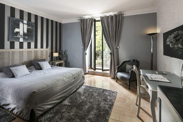 In-room safe, desk, iron/ironing board, free WiFi - Le Mas de Guilles (Lourmarin)