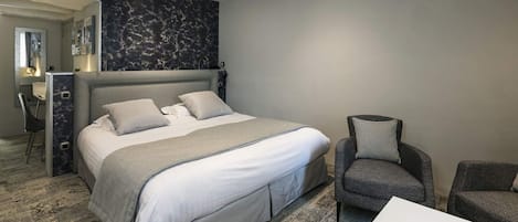 Caja de seguridad en la habitación y escritorio