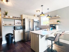 Refrigerador, microondas, horno y lavavajillas 