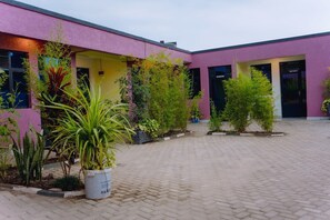 Fachada de la propiedad