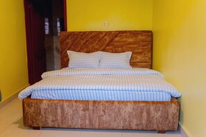 Deluxe tweepersoonskamer, balkon | Een bureau, een strijkplank/strijkijzer, gratis wifi