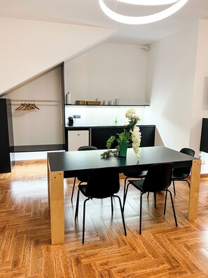 Studio Deluxe, 1 grand lit et 1 canapé-lit | Cuisine privée | Machine à expresso, cafetière/bouilloire, bouilloire électrique