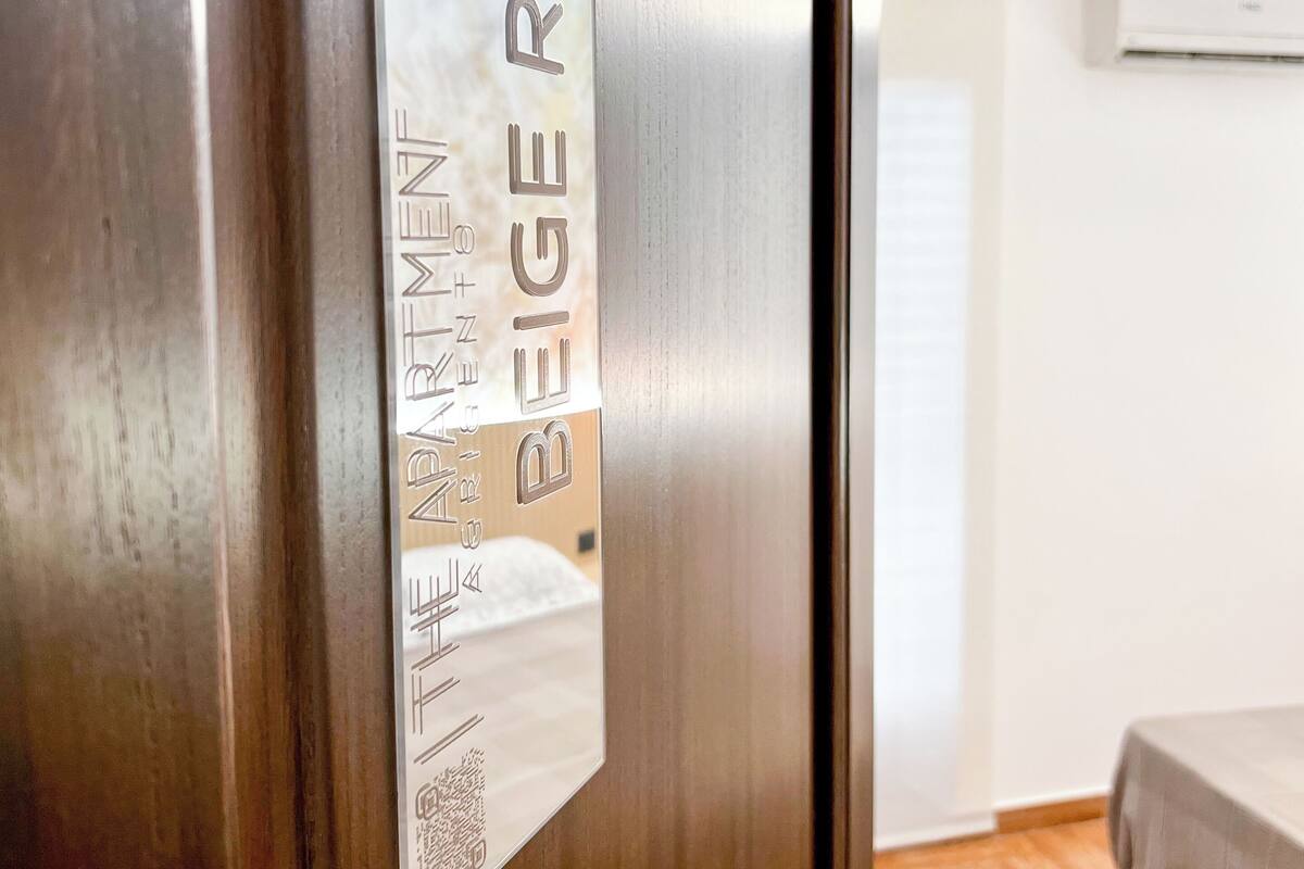 Klassieke tweepersoonskamer, balkon | Donzen dekbedden, individueel gemeubileerd, een laptopwerkplek