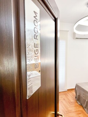 Classic Double Room, Balcony | Down duvets, laptop workspace, iron/ironing board, free WiFi - The Apartment Agrigento (Agrigento)