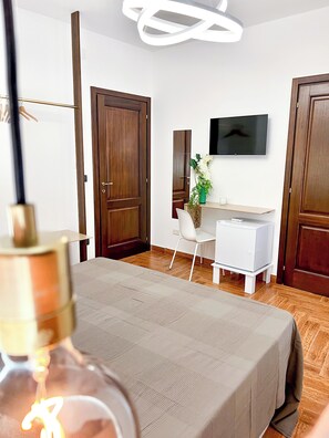 Classic Double Room, Balcony | Down duvets, laptop workspace, iron/ironing board, free WiFi - The Apartment Agrigento (Agrigento)