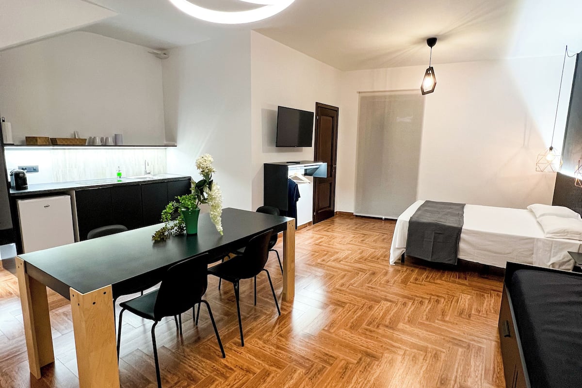 Deluxe studio, 1 queensize bed met slaapbank | Privékeuken | Een espressoapparaat, een koffiezetapparaat/waterkoker, een waterkoker