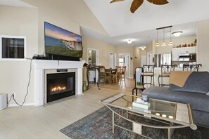 TV - Waterfront Lake of the Ozarks Retreat (Lake Ozark)
