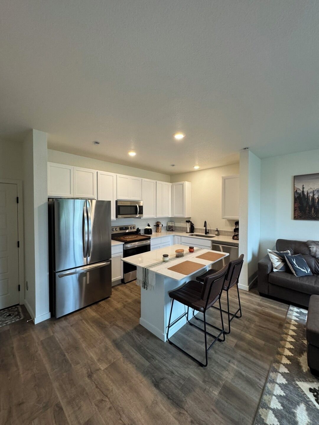 Micro-ondes, four, plaque de cuisson, lave-vaisselle