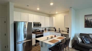 Micro-ondes, four, plaque de cuisson, lave-vaisselle