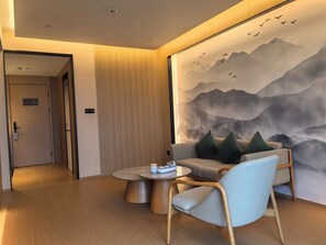 Luxury Suite, City View | Wi-fi percuma 