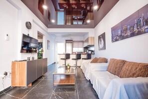 Lobby - Mackenzie Suite – 3-Min Walk to Mackenzie Beach (Larnaca)