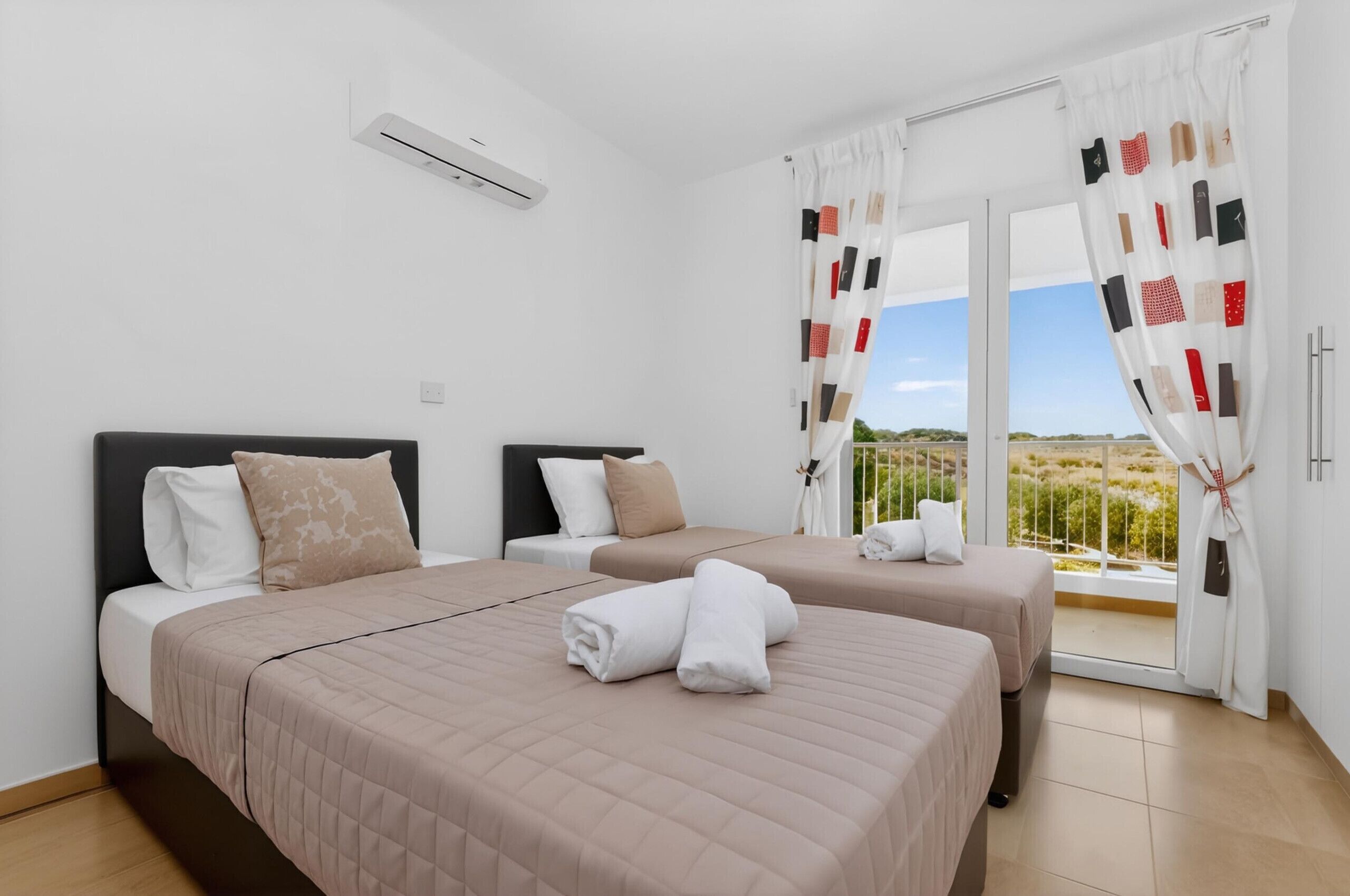 5 chambres, fer et planche à repasser, accès au Wi-Fi (inclus)