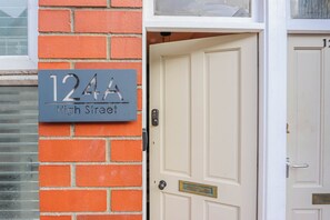 Exterior detail - Jimmy Suite | Central 2BR • Sleeps 6 • WI-FI (Vale of Glamorgan)