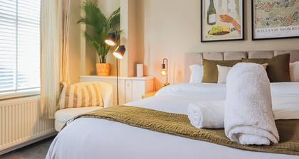 Jimmy Suite | Central 2BR • Sleeps 6 • WI-FI