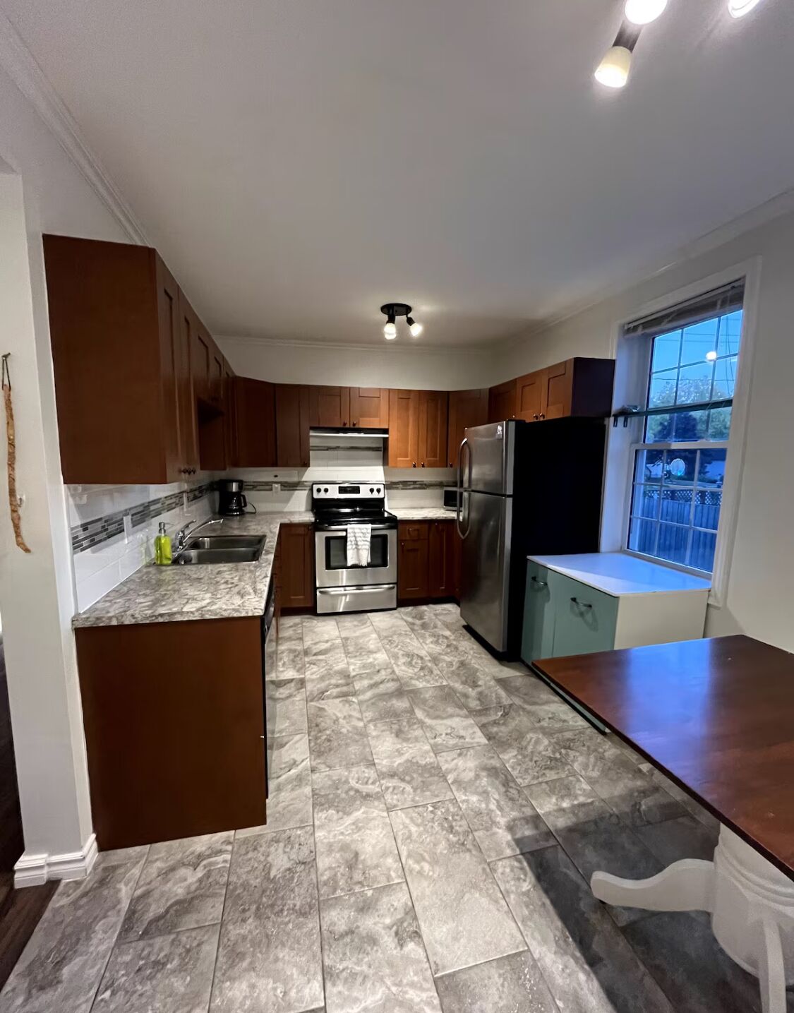 Mikrovågsugn, ugn, spishäll och diskmaskin