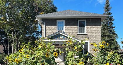 Beautiful house with room for families/groups, near nature parks and PEC!