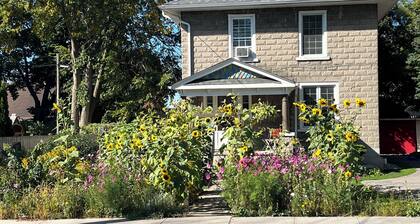 Beautiful house with room for families/groups, near nature parks and PEC!