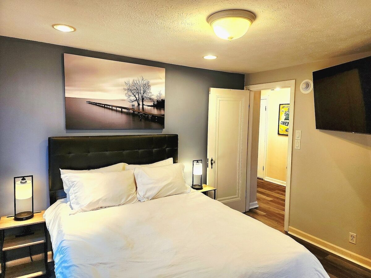 Tabla de planchar con plancha, Internet, ropa de cama