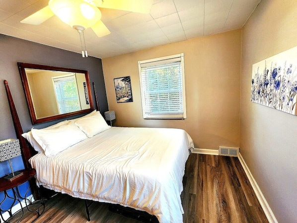 Iron/ironing board, Internet, bed sheets
