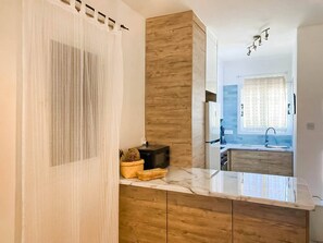 Fridge, microwave, oven, coffee/tea maker - Bluebell Villa – 5 min to Beaches & Dining! (Protaras)