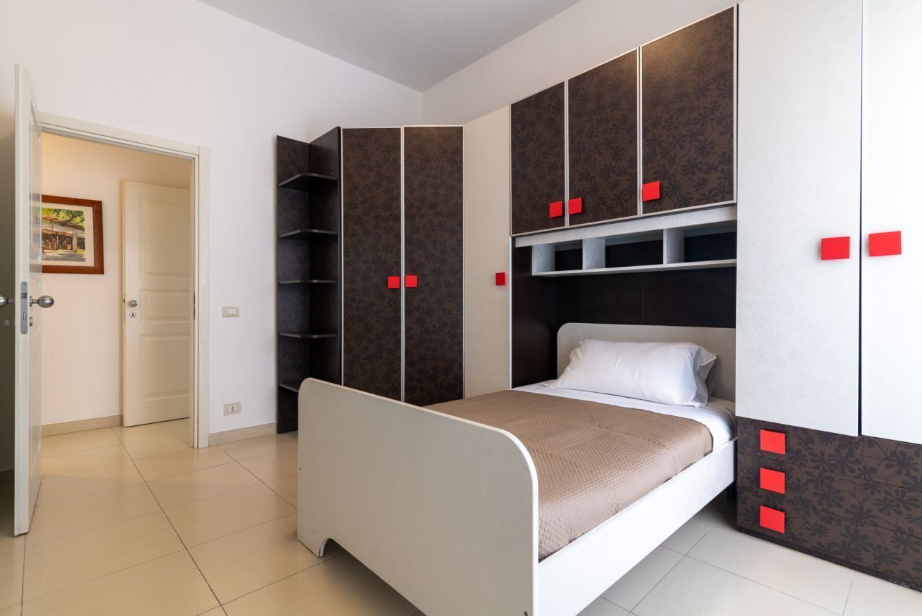 4 bedrooms, iron/ironing board