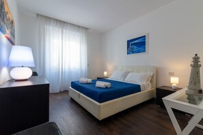 4 bedrooms, iron/ironing board