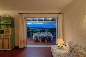 Smart TV, stereo - Villa Pitrizzina 8, Emma Villas (Sassari)