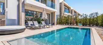 Azure Sama Villa – Jacuzzi / Heated Pool