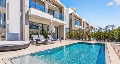 Azure Sama Villa – Jacuzzi / Heated Pool