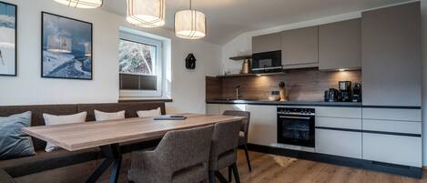 Deluxe Apartment, Mountain View | In-room dining