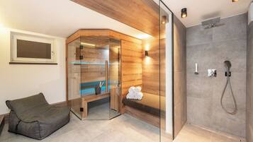 Luxury Apartment | Iron/ironing board, free WiFi