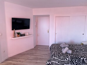 1 bedroom, iron/ironing board, internet, bed sheets