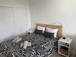 1 habitación, tabla de planchar con plancha, internet y ropa de cama 