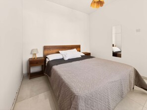 2 slaapkamers, een strijkplank/strijkijzer, gratis wifi, beddengoed