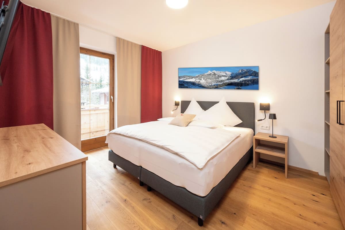 Superior Apartment, Mountain View | Blackout drapes, soundproofing, iron/ironing board (on request)