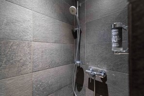 Deluxe Apartment, Mountain View | Bathroom | Hair dryer, towels, soap, shampoo - KUCKUCK Hinterthal by we rent (Hinterthal)